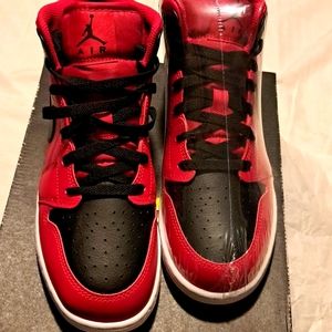 Air jordan 1 mid (gs)=grade school